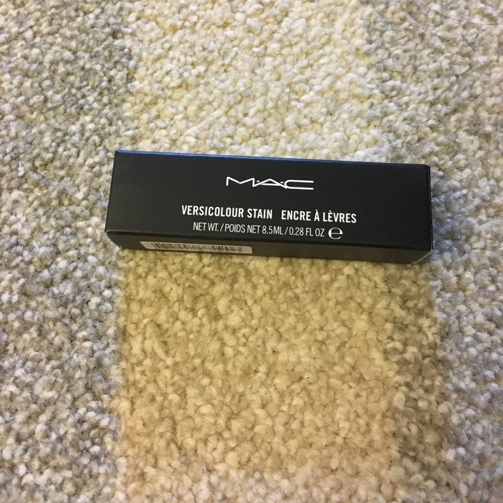 NEW MAC Versicolour Stain